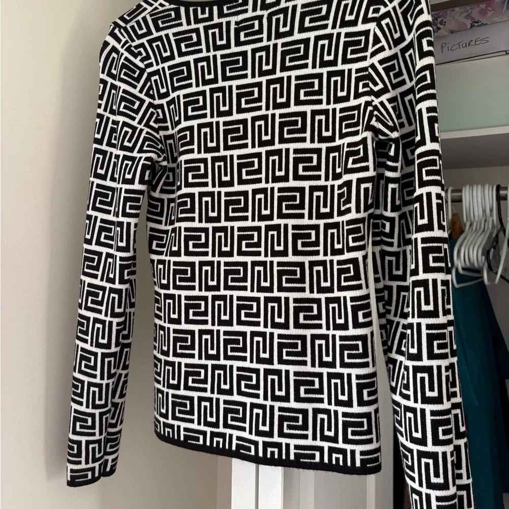 Jolie Black & White Geometric Scoop Neck Long Sleeve Top - Picture 2 of 3